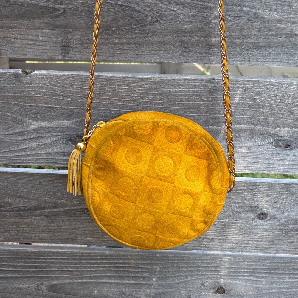 Elegant Gold Circle Crossbody Bag